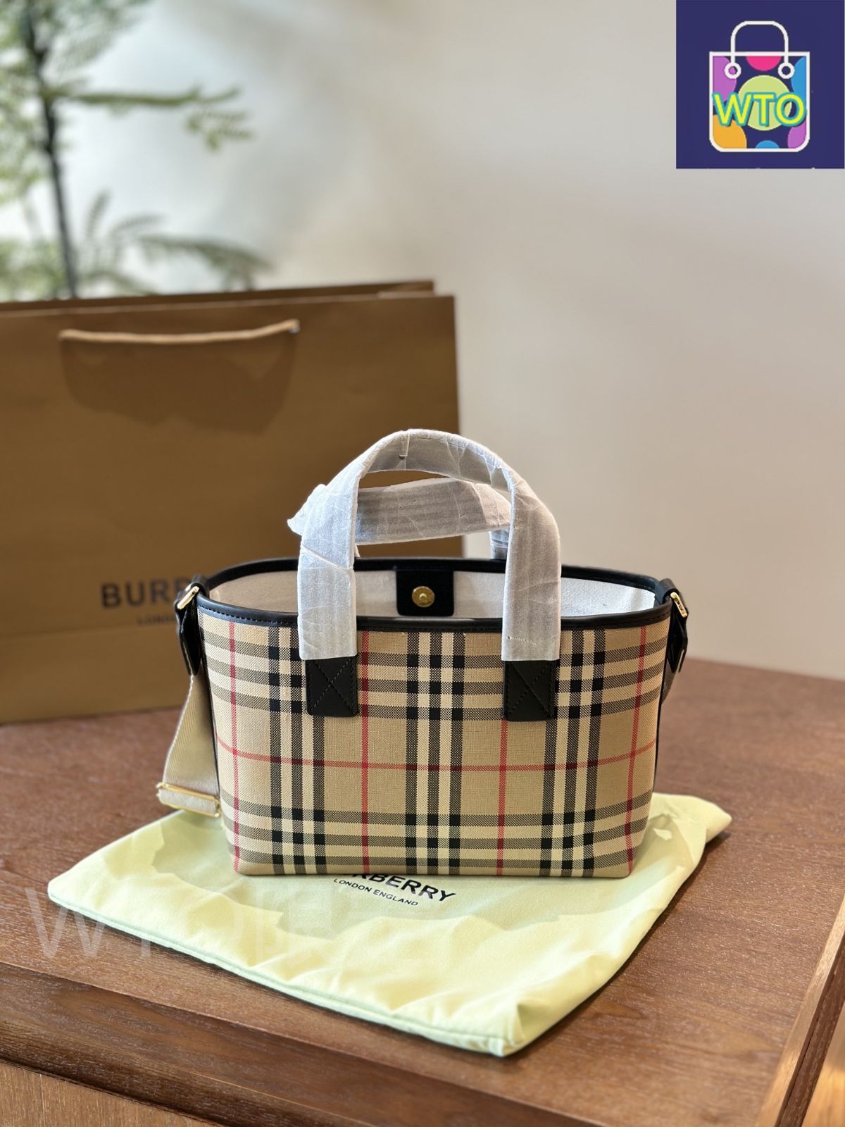 今日特価】Burberry ナイロン トートバッグ 25×18cm -WTO輸入