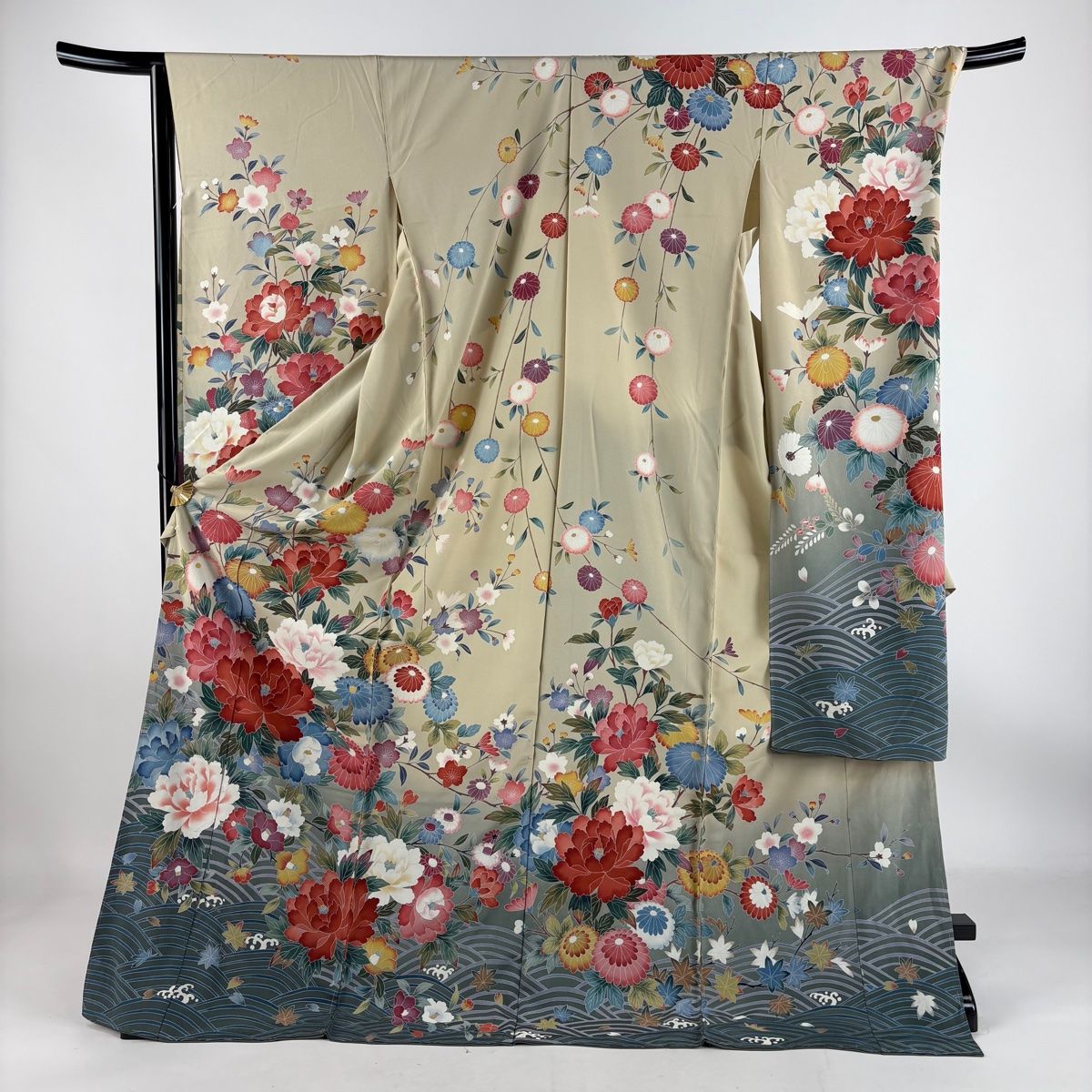 振袖 身丈181.5cm 裄丈69.5cm 未仕立て 仮絵羽 落款 牡丹 波 ぼかし 薄茶色 正絹