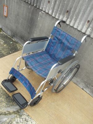 送料無料 一部地域を除く ミキ 自走式車いす MC-43KDB TS-25-0929-03