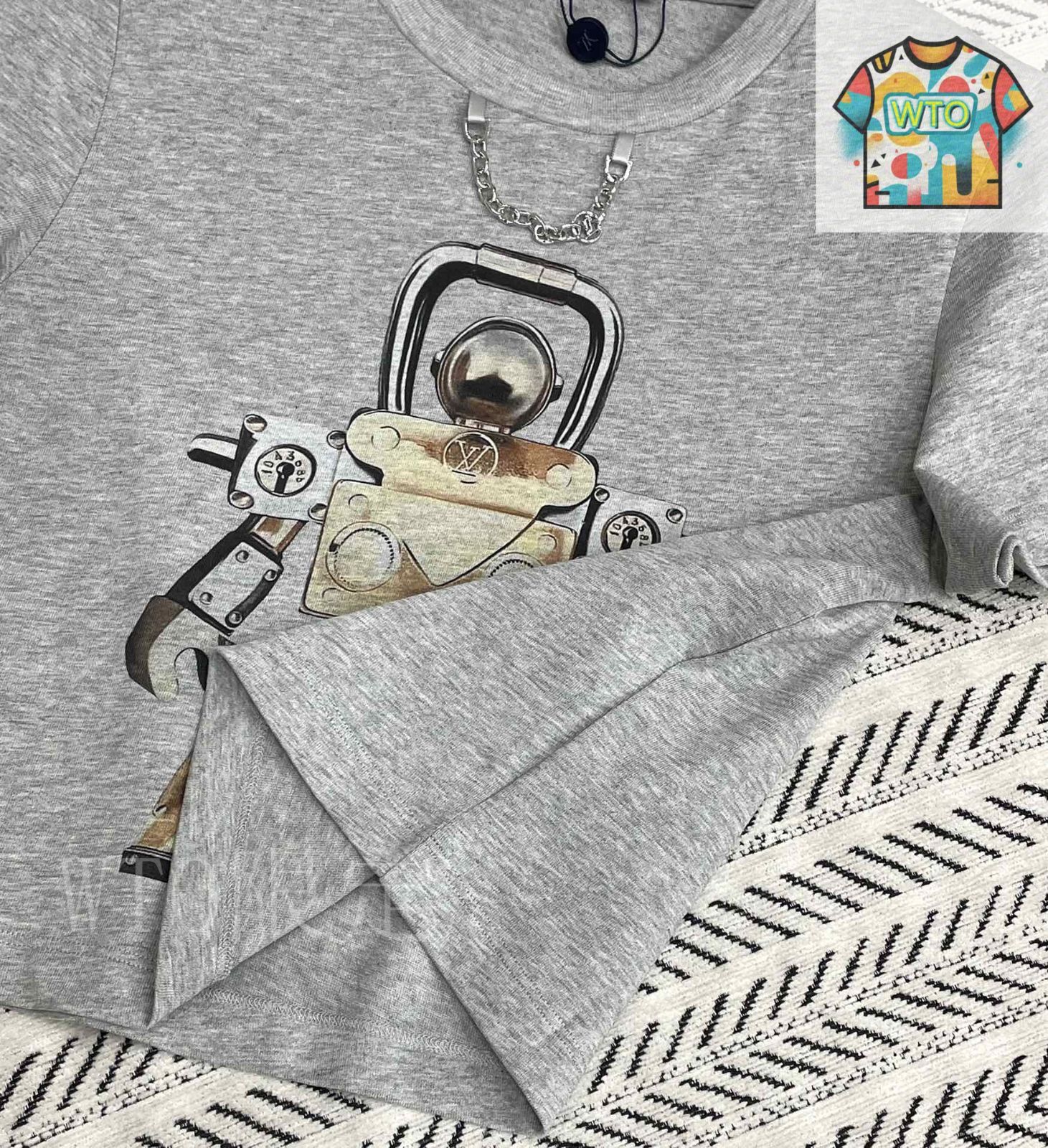 今日特価】Louis Vuitton ロボット鎖ロゴ文字柄 T シャツ - メルカリ