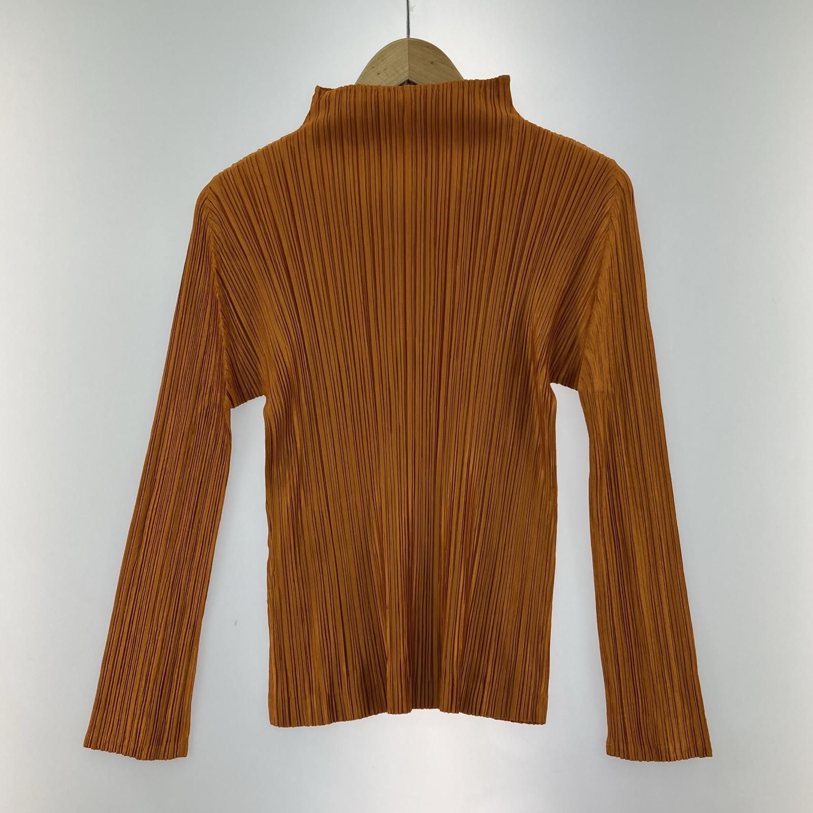 PLEATS PLEASE