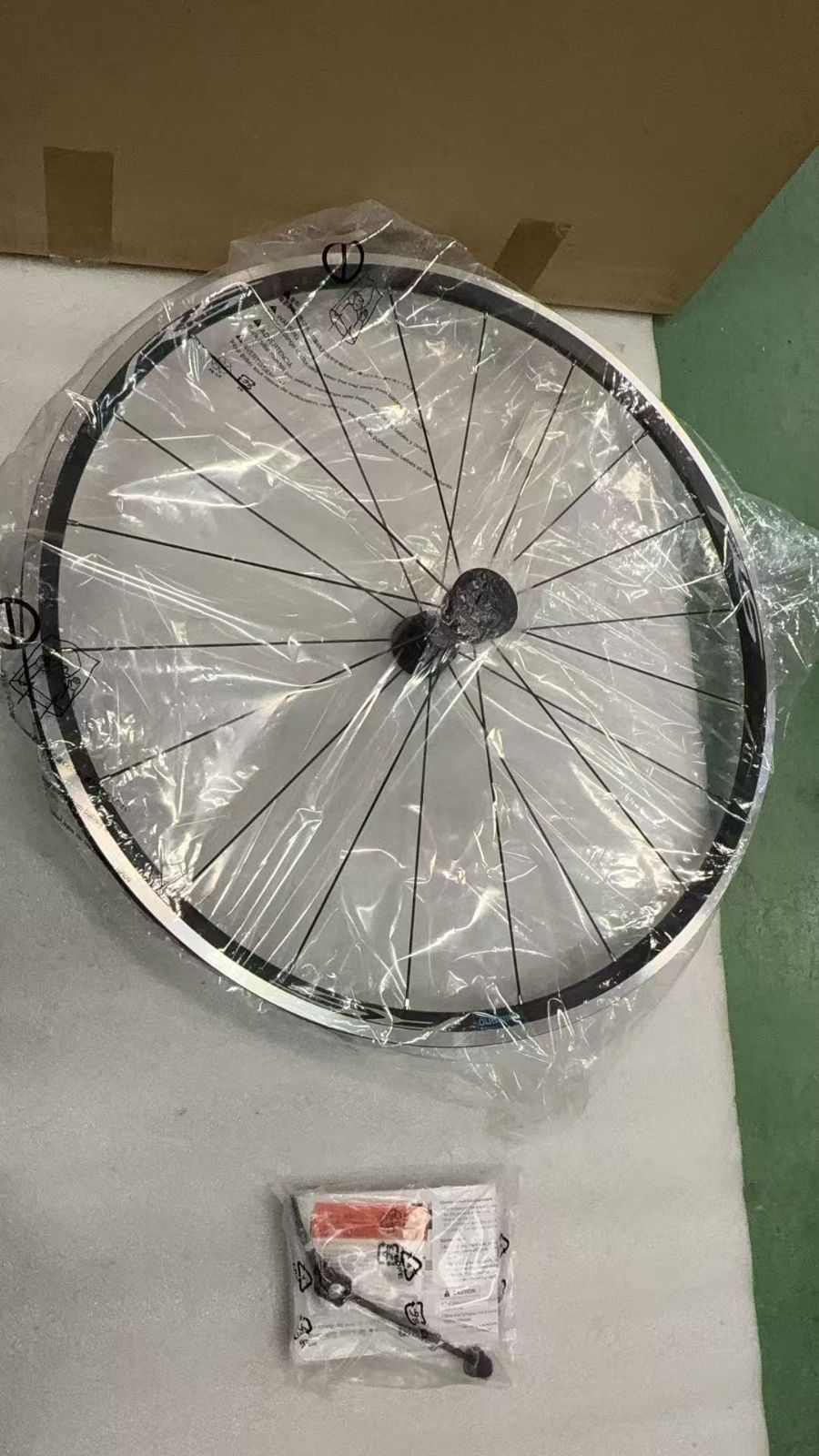 シマノ SHIMANO ロードホイール WH-RS100 フロント||729110