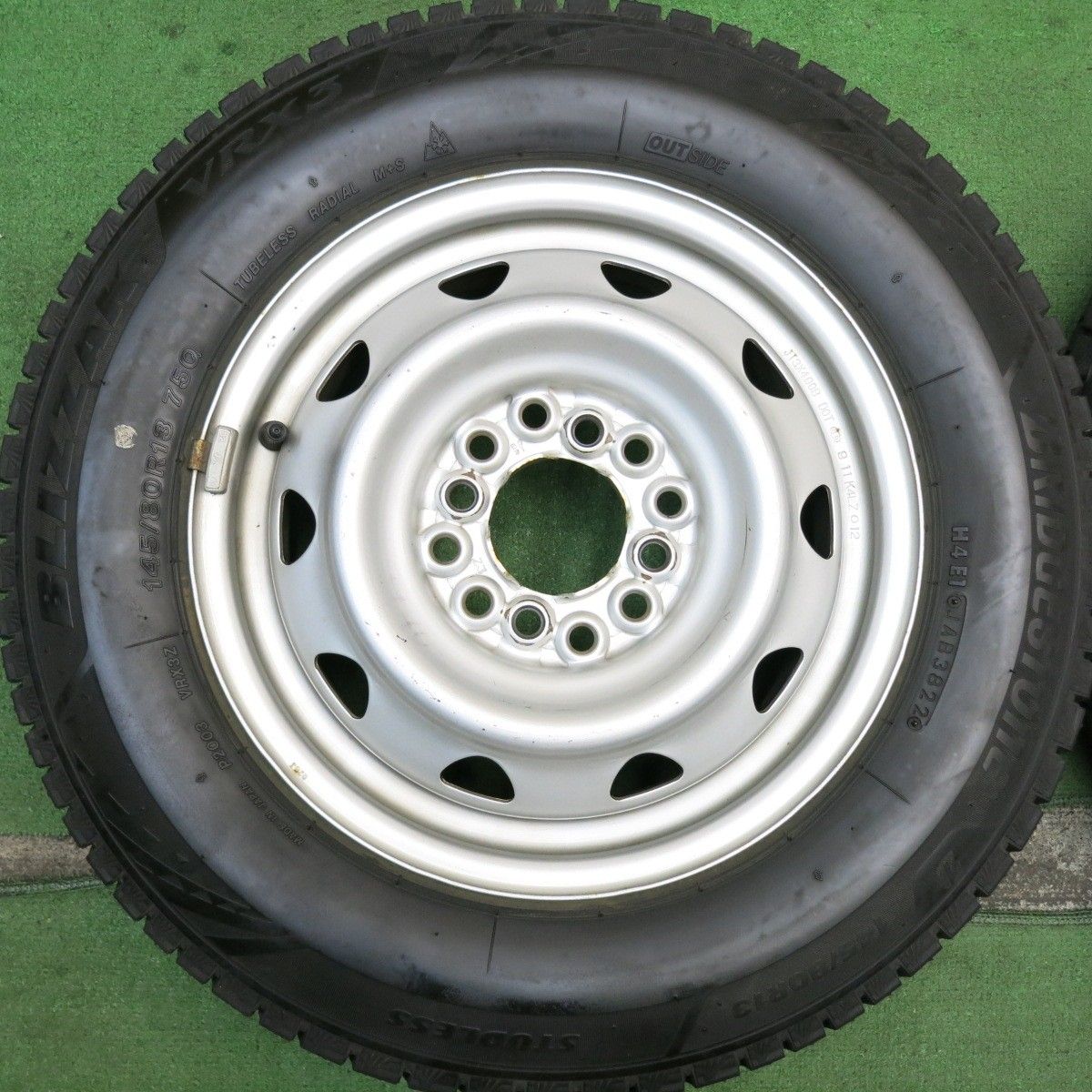バリ溝！22年！8.5分☆スタッドレス 145/80R13 ブリヂストン 