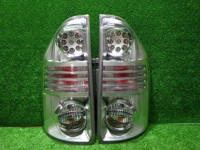 70ヴォクシー テール左右 ZRR70 75 前期 キラメキ 28-199 トヨタ LED玉切れなし 250924020
