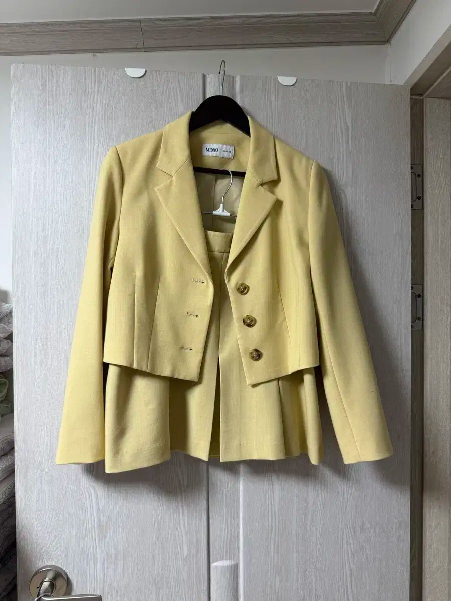 ミッソ テーラード スリム クロップド ジャケット スカート セット