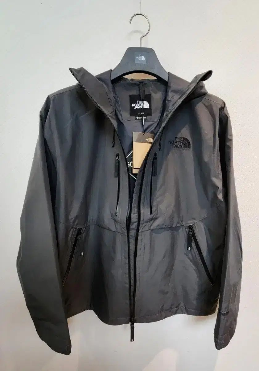 チャコールグレー