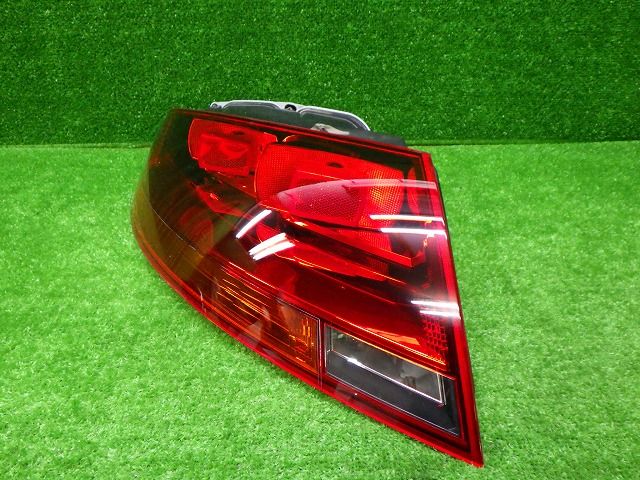コーティング　アウディ　8J　TT　左テールレンズ　8J0945095　250201008