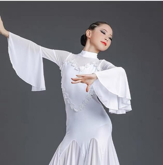 モダン競技ドレス