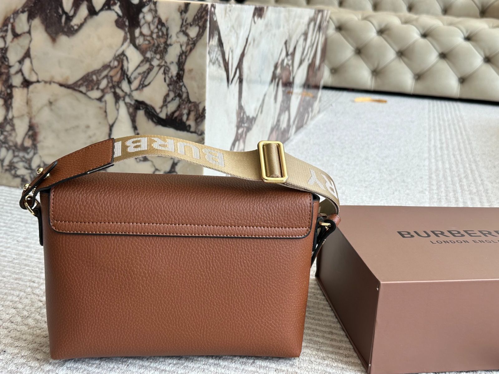 今日特価】Burberry Classic Horseferry Messenger Bag