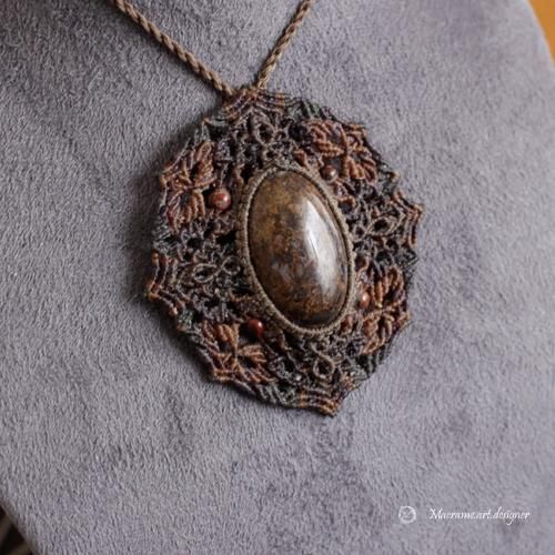 ダイナソーボーン 恐竜の化石 マクラメ ネックレス