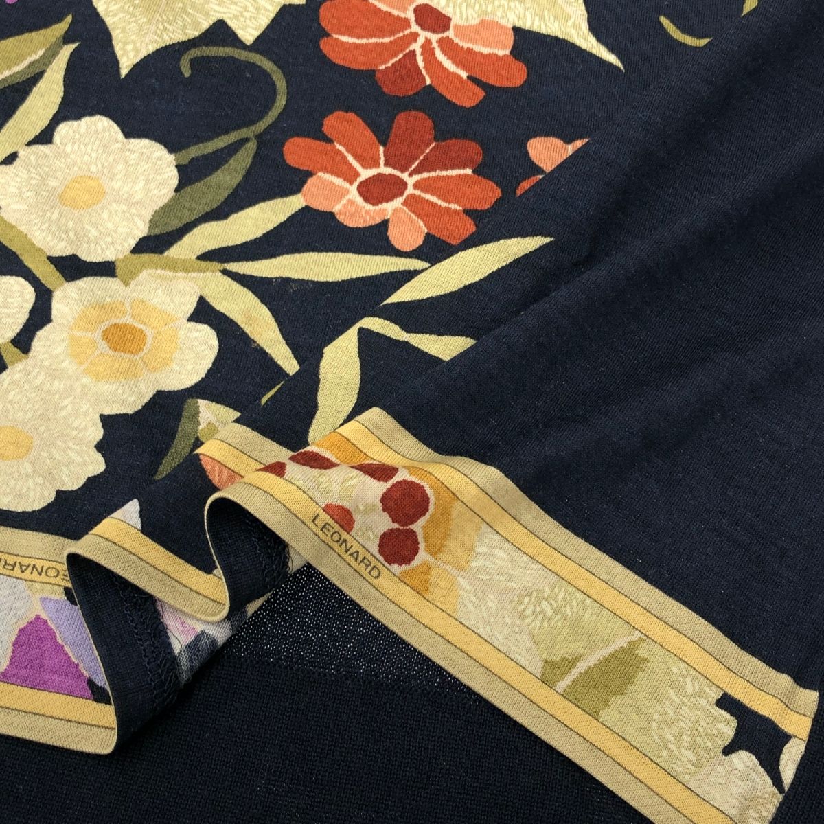 美品✨LEONARD レオナール 花柄 シルク混 ニット セーター 長袖 黒 L 極美品✨LEONARD レオナール シルク混 ニット セーター 花柄