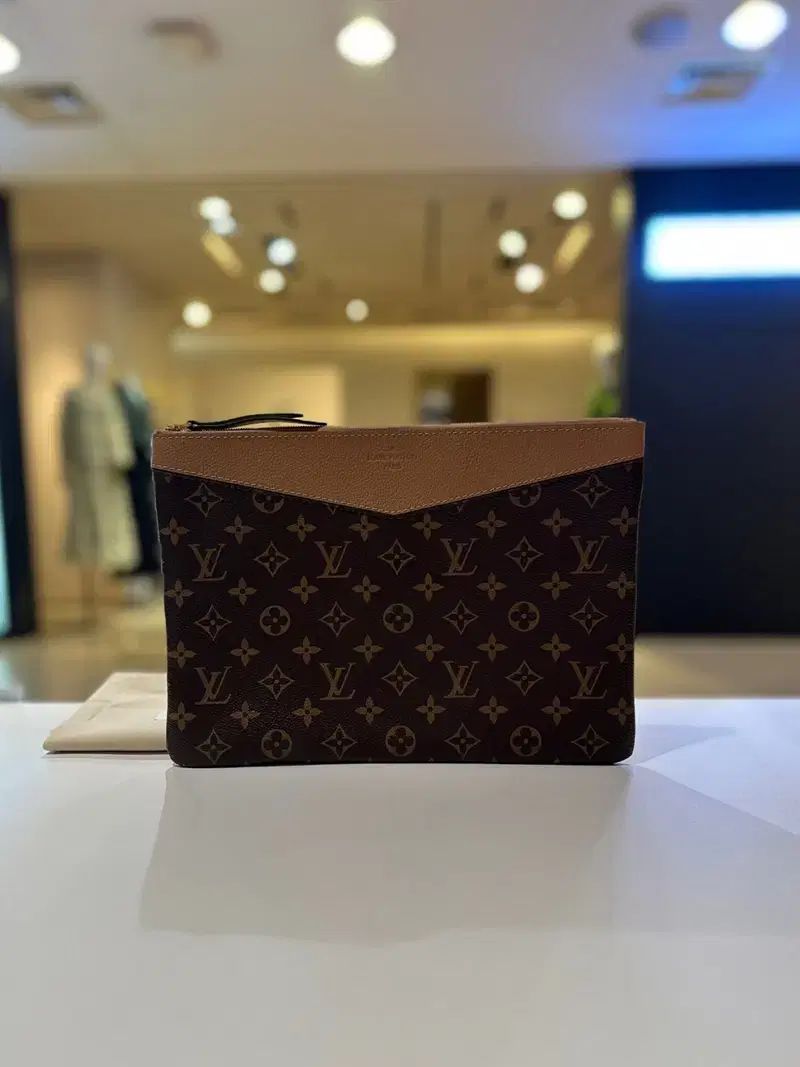 Louis Vuitton モノグラム キャンバス デイリー ポーチ クラッチバッグ M64591