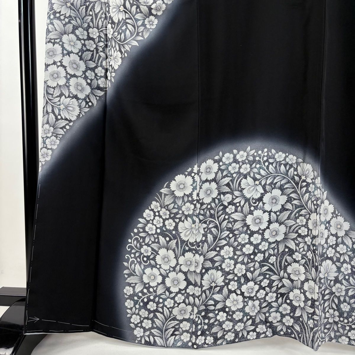 訪問着 身丈165.5cm 裄丈66cm M 袷 菅有鬼一 落款 草花 金銀彩 染め分け 黒 正絹