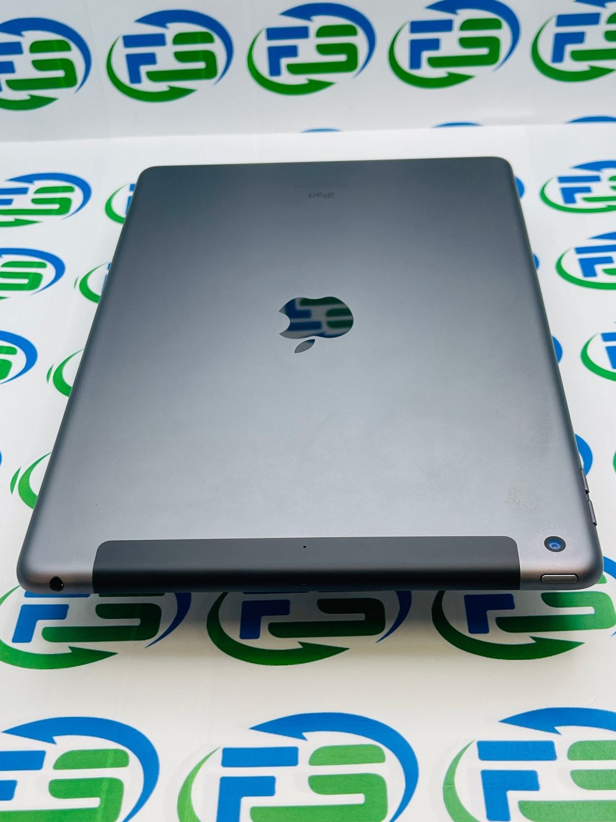 iPad 第7世代 (2019年モデル) 32GB SIMフリー グレー Apple iPad 10.2インチ 第7世代 Wi-Fi+Cellular 32GB 2019年秋モデル