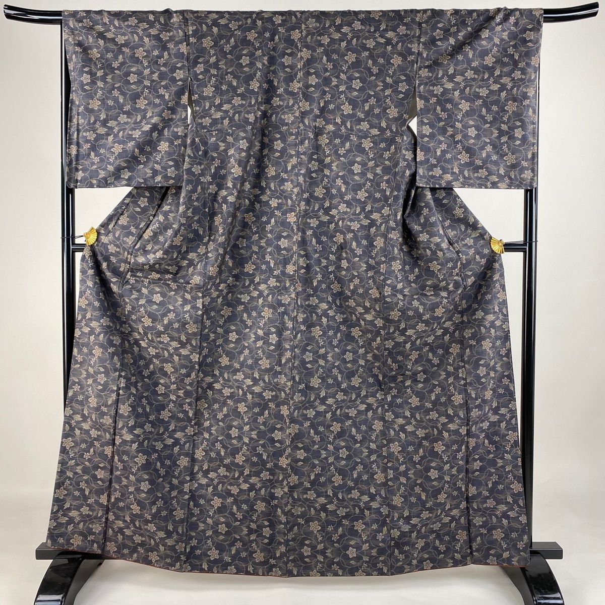 No.2517 未使用シリーズ正絹唐花文様紬　美品 紬 身丈164.5cm 裄丈68cm L 袷 花唐草 茶紫 正絹 秀品 【中古