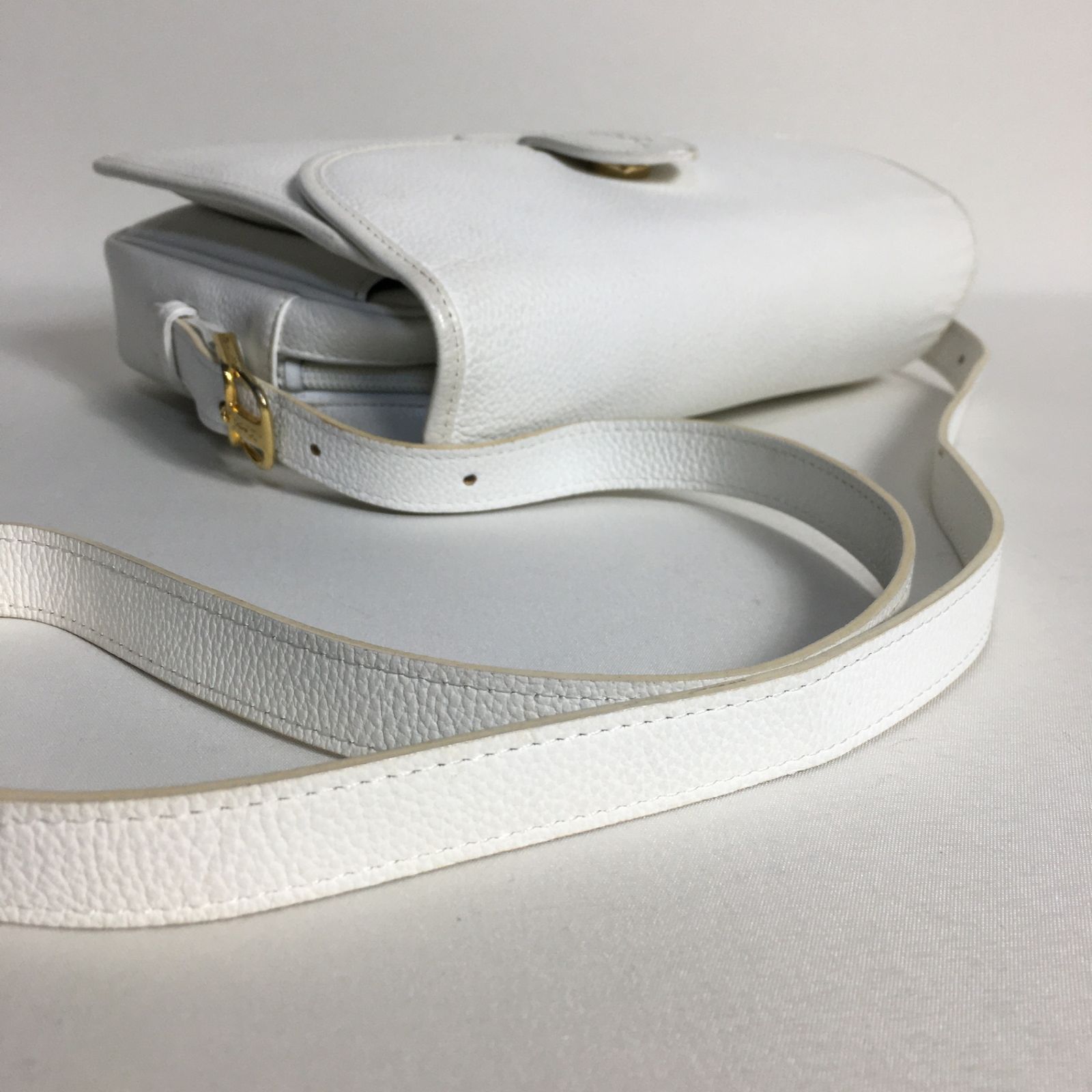 2503-215｜美品｜イヴサンローラン ショルダーバッグ ホワイト YSLロゴ 2503-215｜美品｜イヴサンローラン ショルダーバッグ ホワイト