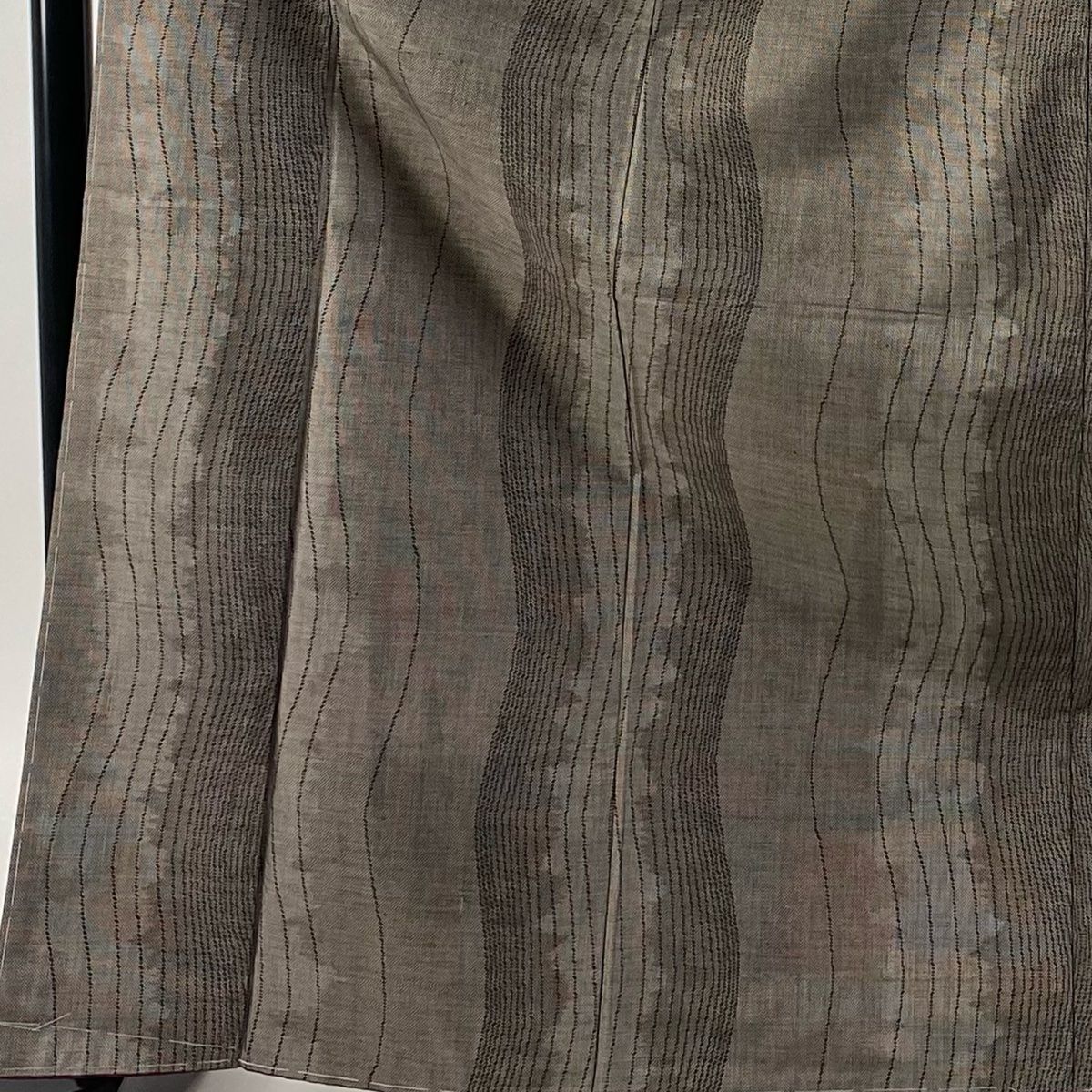 紬 身丈167cm 裄丈65.5cm M 袷 よろけ縞 焦茶色 正絹 秀品
