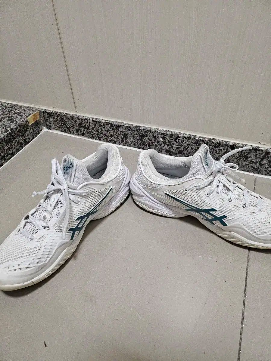 アシックス