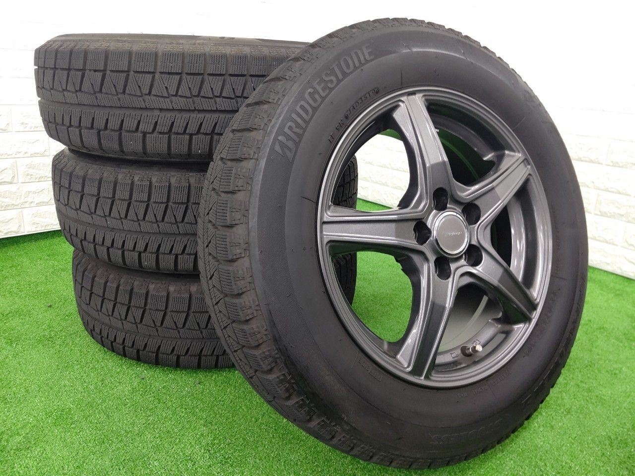 変更OK プリウスに！トップラン+ブリヂストン製195/65R15スタッドレス