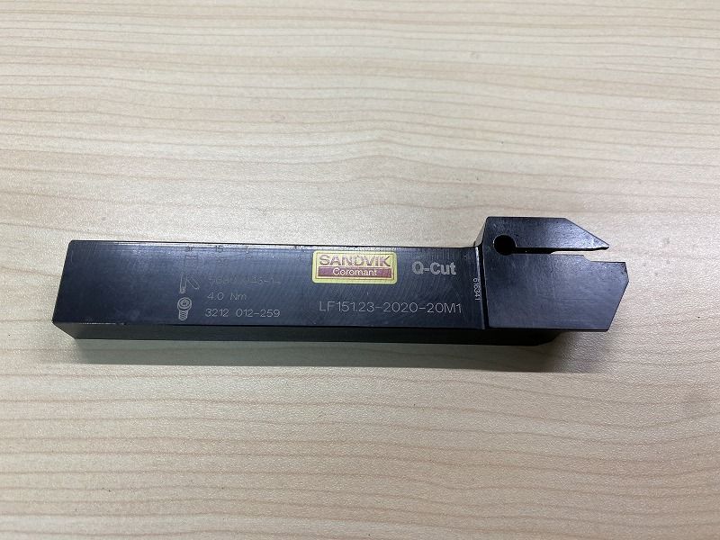 594 サンドビック カットホルダー LF151.23-2020-20M1