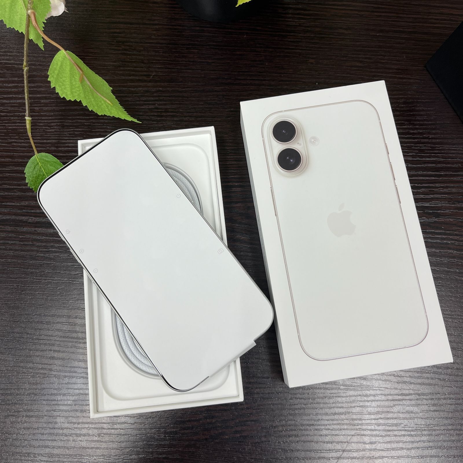 新品・未使用 iPhone 16 256GB ホワイト 国内SIMフリー 送料無料