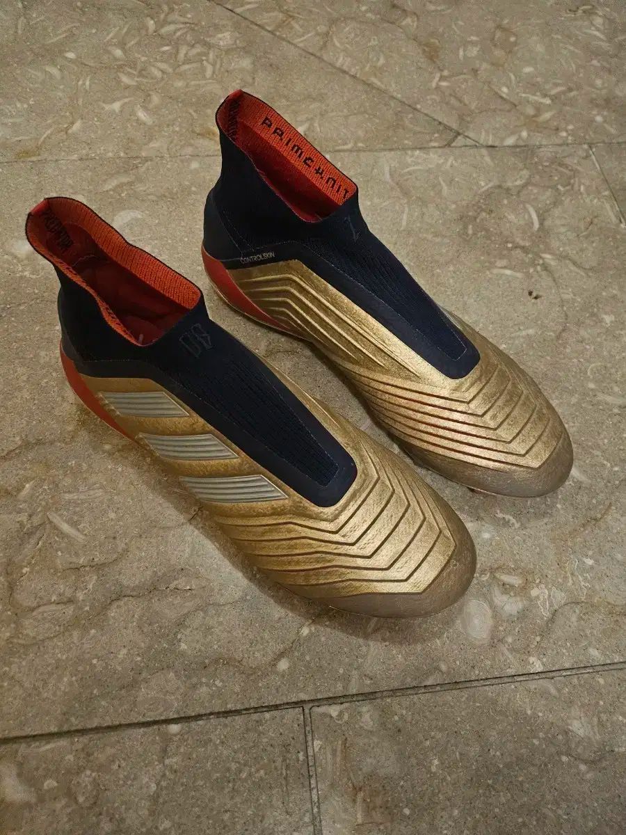 adidas アディダス プレデター サッカーシューズ ゴールド