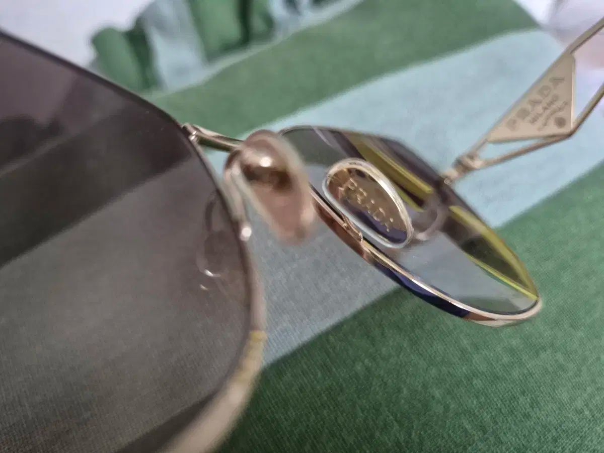 サングラス GOLD