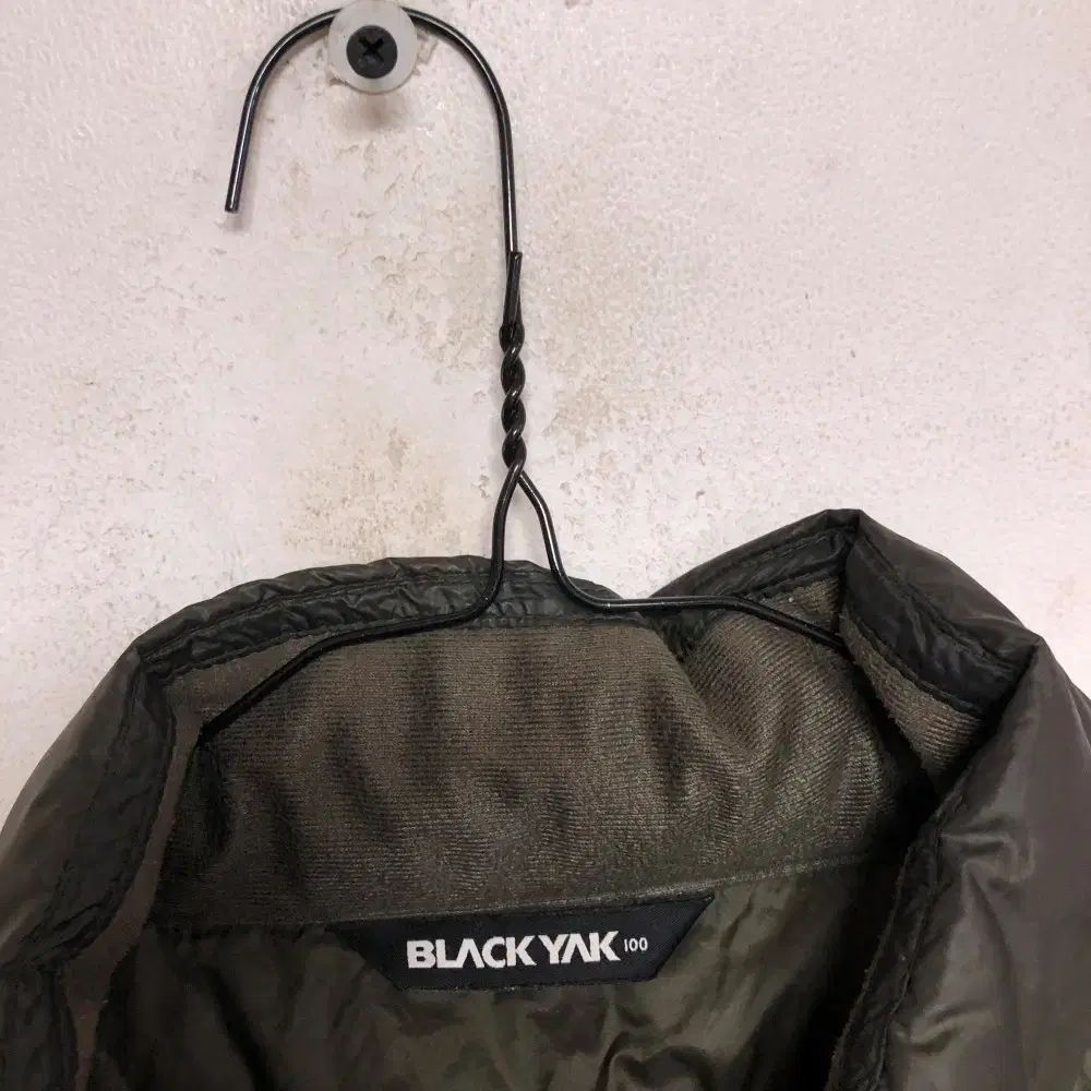 ✨美品✨BLACK YAK ブラック ヤク フードベスト ジャケット 楽天市場】BLACK YAK ブラックヤック ダウンコート M ULTIMO