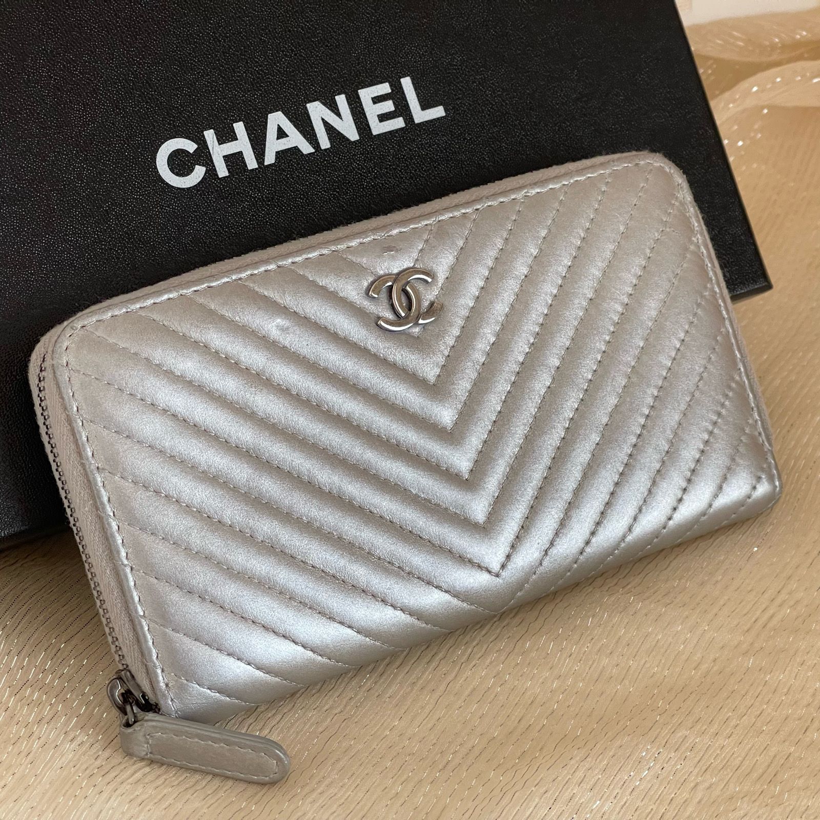 CHANEL シャネル シェブロンステッチ ラウンドファスナー ミニ財布