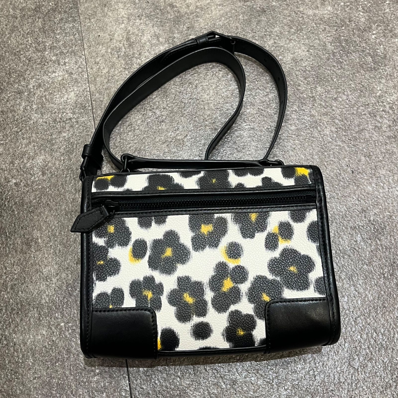 kenzo ショルダーバッグ ケンゾー KENZO バッグ ショルダーバッグ 斜めがけバッグ FD55PM202F30