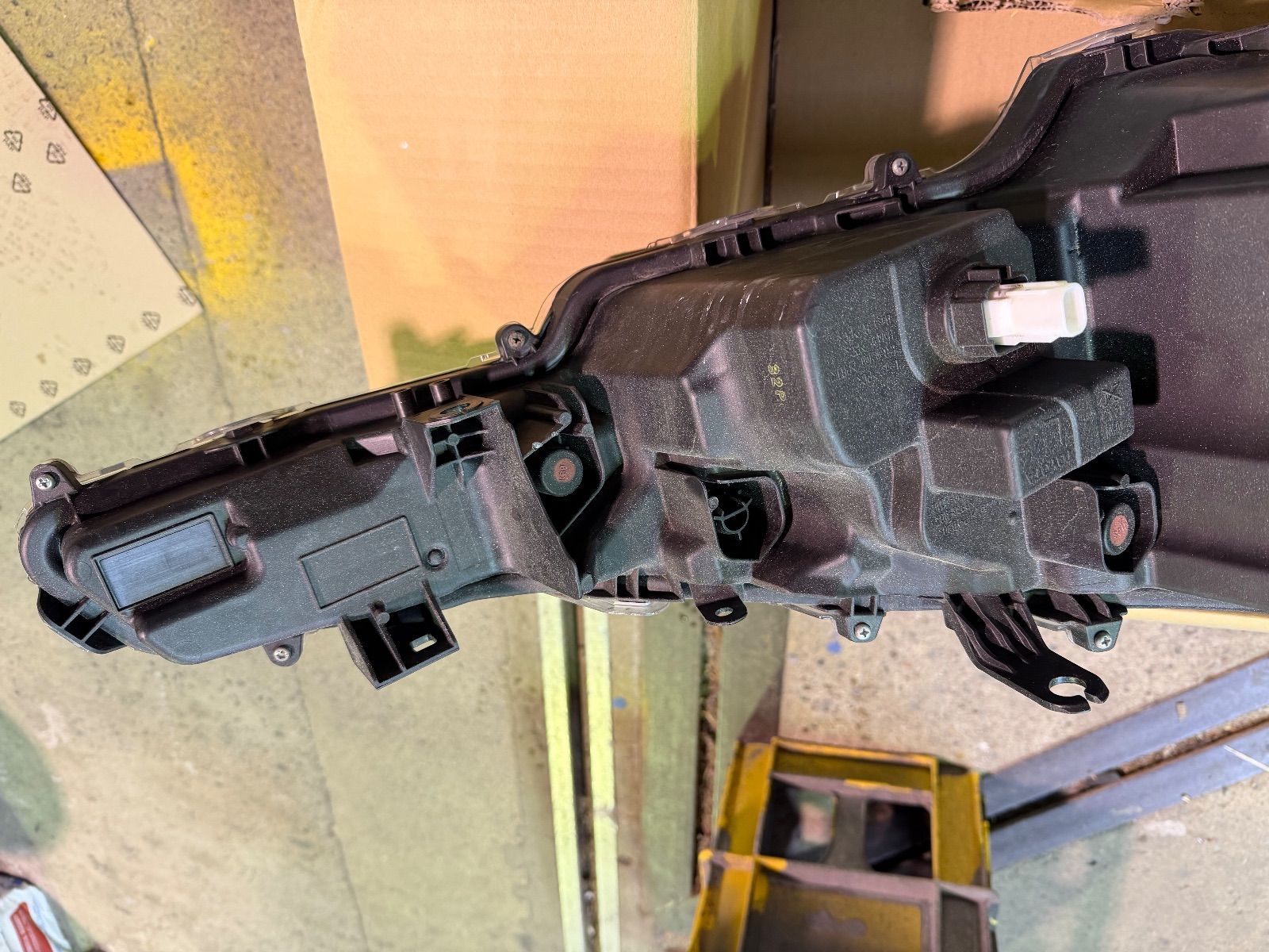 ヘッドライト左