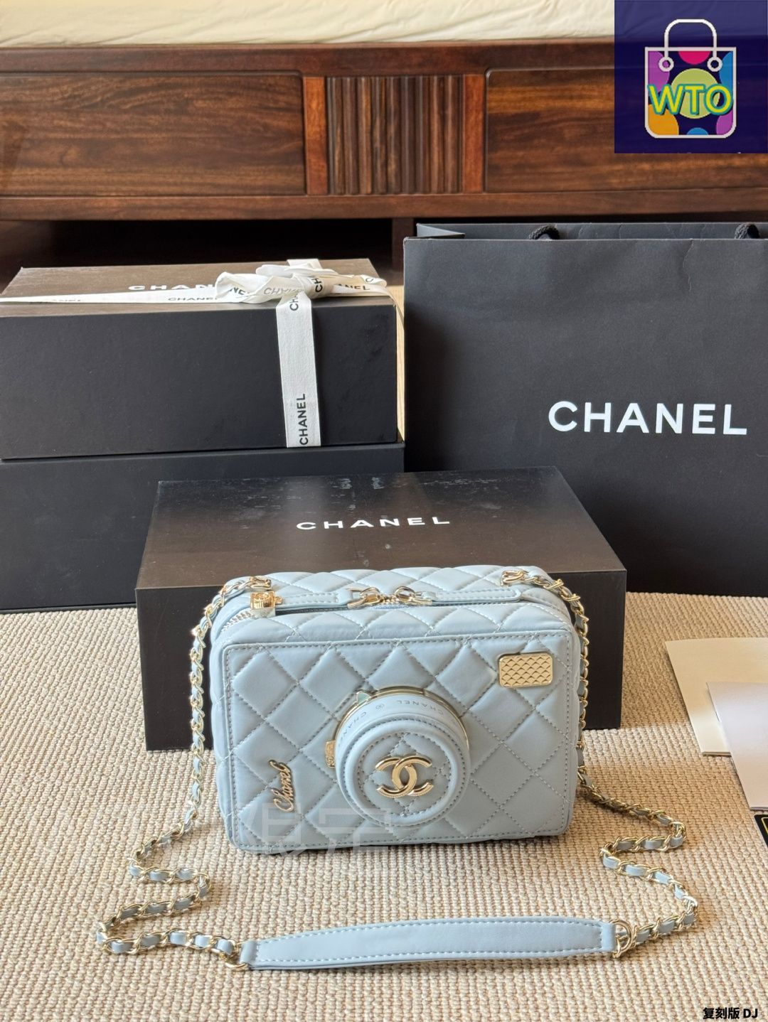 【存在感あるコンパクトサイズ♡】CHANEL ミニカメラバッグ org.jpg