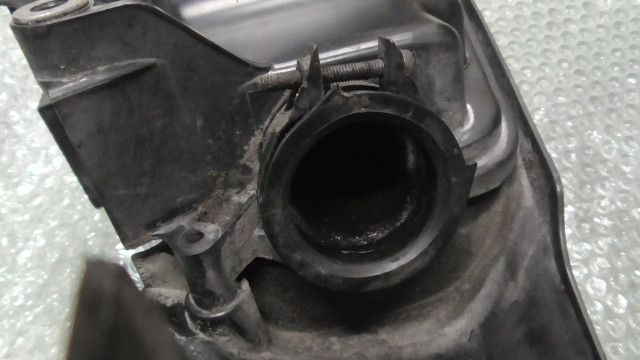 今日中に出品取り消します。 ライブディオZX中期 AF35 の エアクリーナーボックス