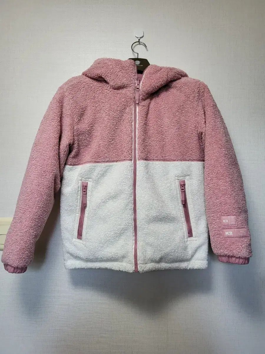 K2 フリース リバーシブル フード付きジップアップ ピンク ホワイト