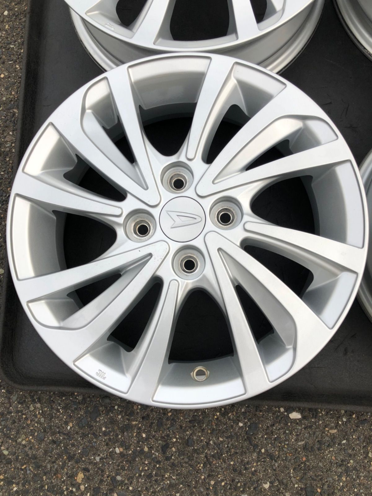 ダイハツ タフト 純正アルミホイール 15インチ キャスト ムーヴ タント ウェイク