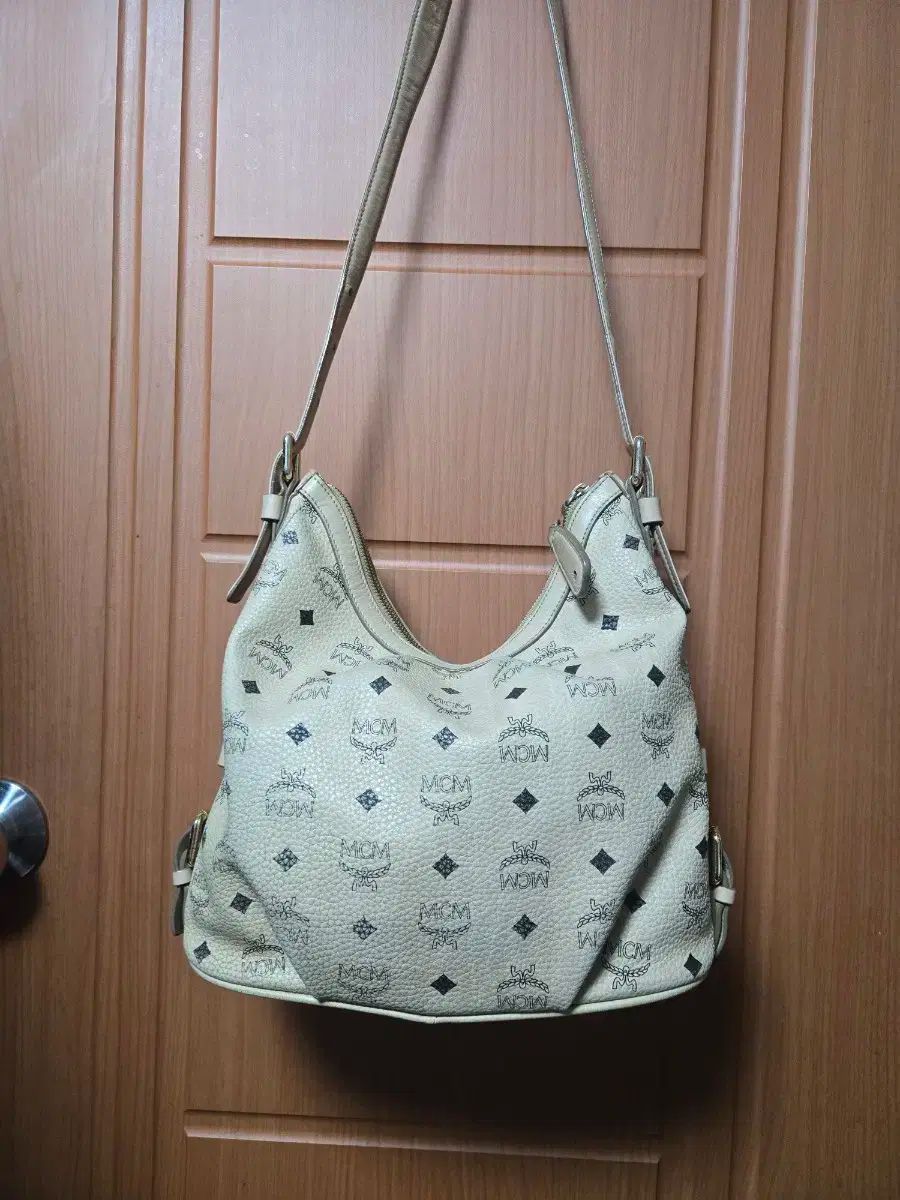 ショルダーバッグ バッグ