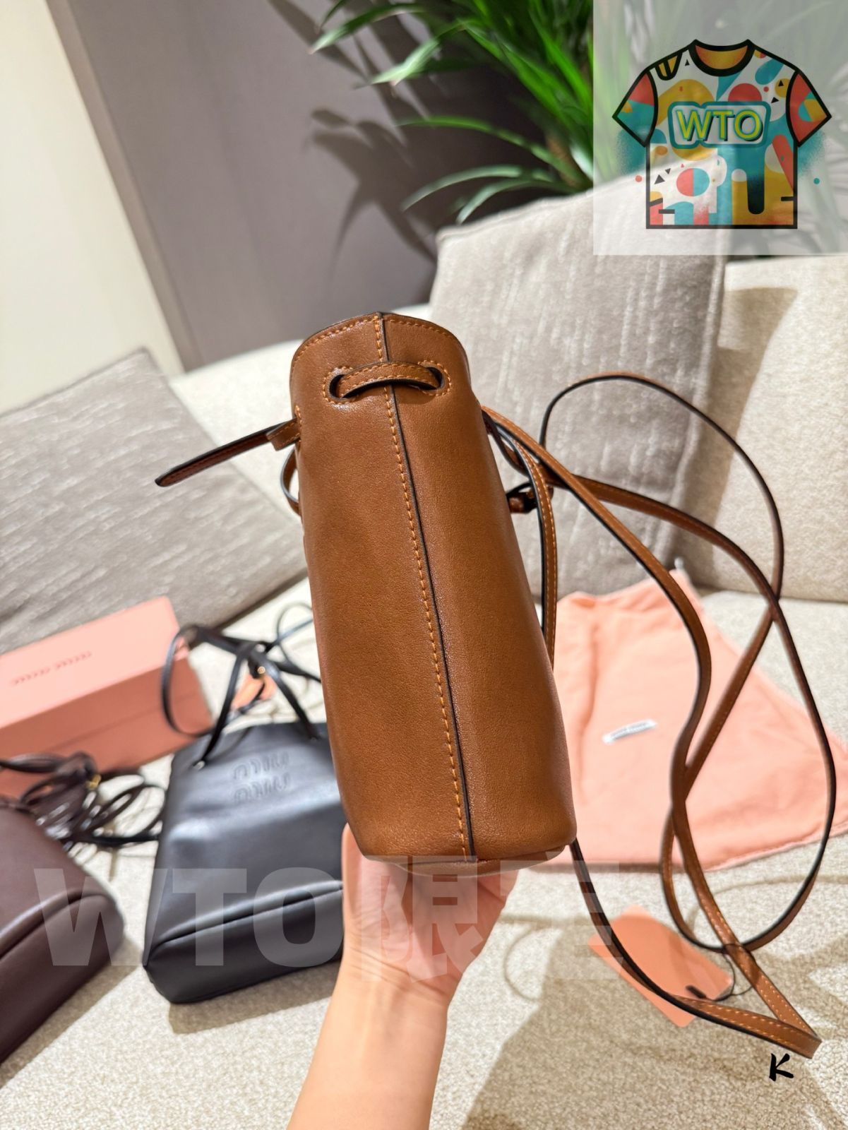 【専用出品】umi 今日WTO】miumiu ミニトートバッグ 14×20cm ギフトボックス付