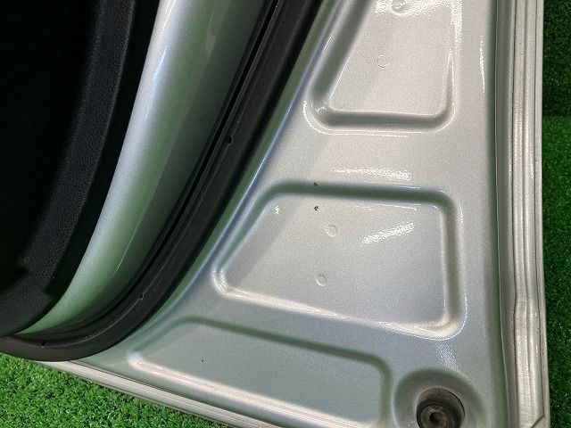 ラクティス NCP125 右フロントドア G 4WD アサヒ M2H3U 67001-52490  