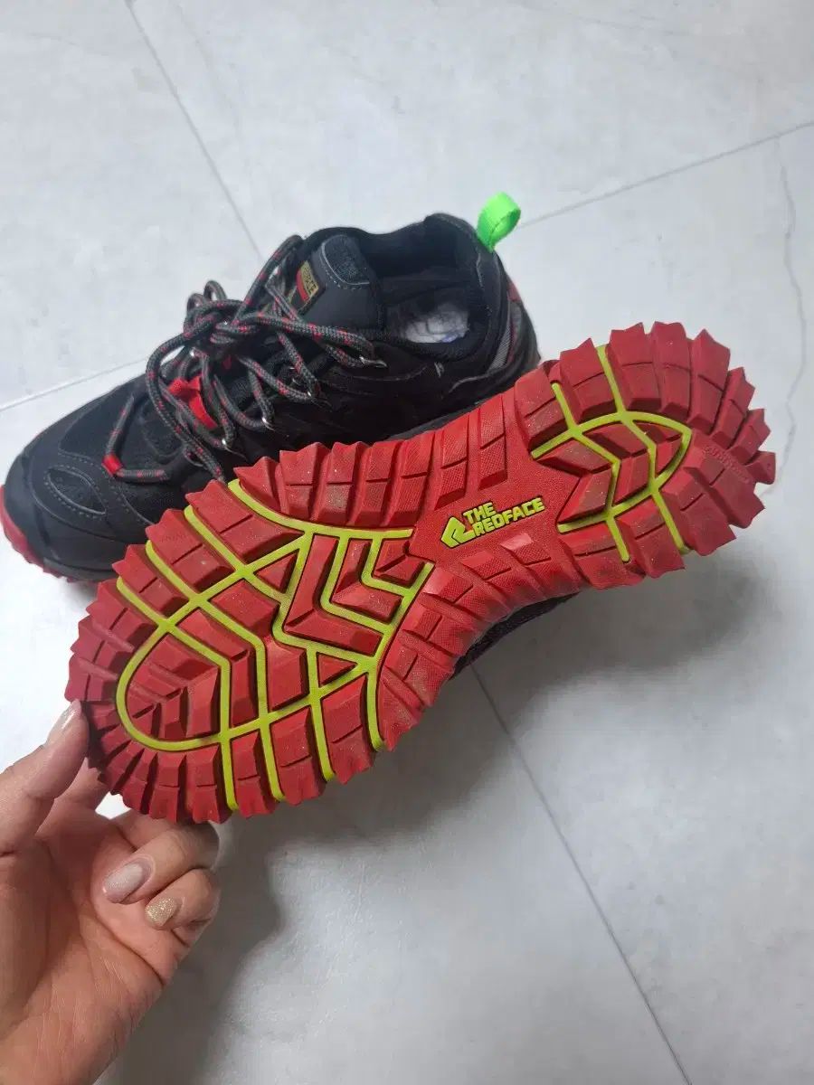 レッドフェイス 登山靴