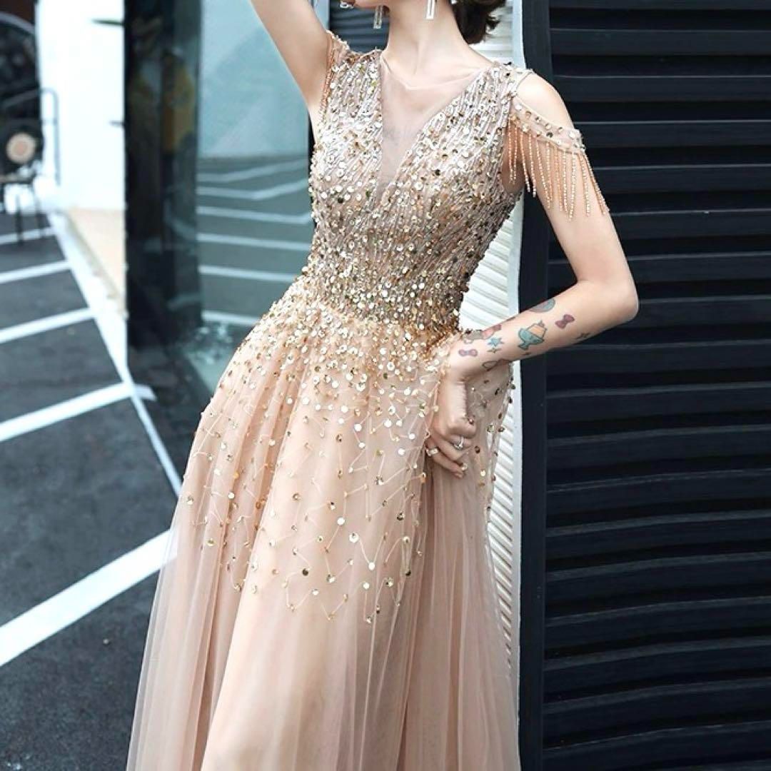 スパンコールとチュールスカートの美しい