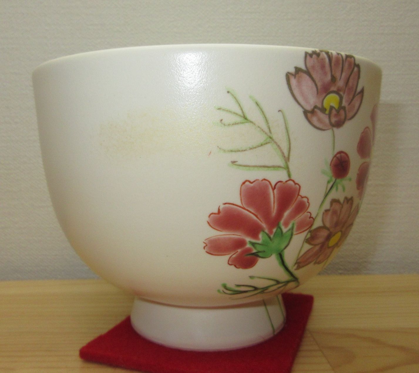 逢絢亭・新品】茶道具 茶碗 京焼 白釉 コスモスの図 秋桜の図 水