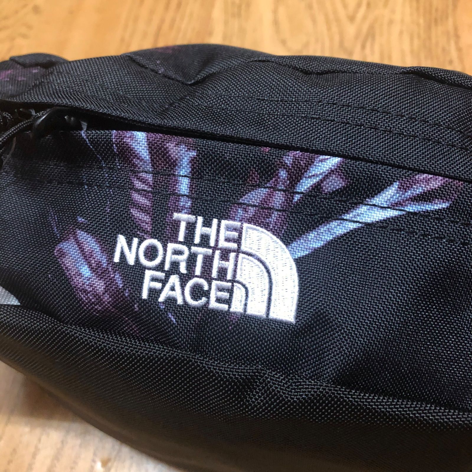 新品未使用！THE NORTH FACE 花柄ボディバッグ 4L国内店舗にて購入 未使用 THE NORTH FACE ノースフェイス ボディバッグ 4L 斜