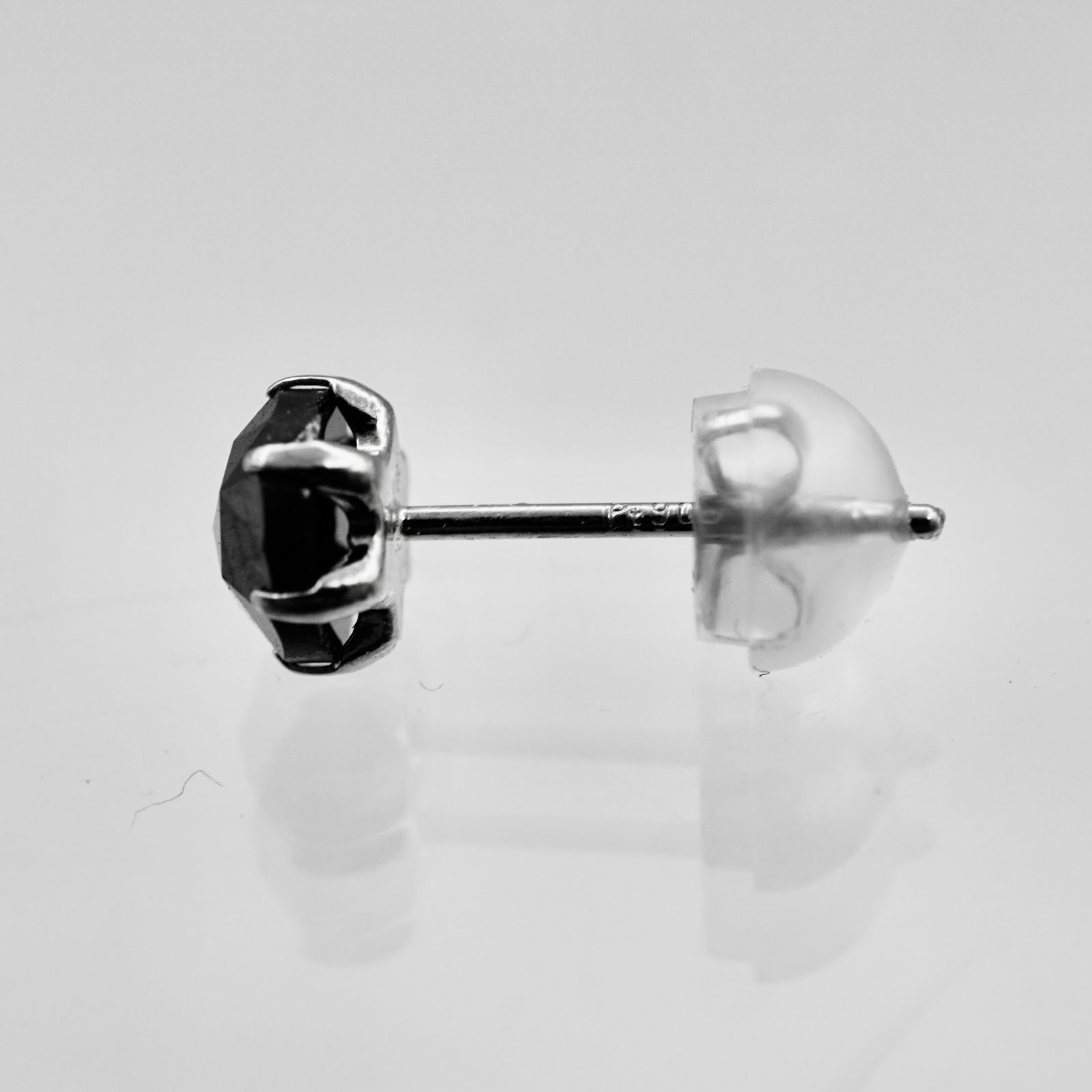 ブラックダイヤスタッドピアス 　 ローズカット0.5ca　プラチナ900 ブラックダイヤモンド スタッドピアス ローズカット 0.5ct