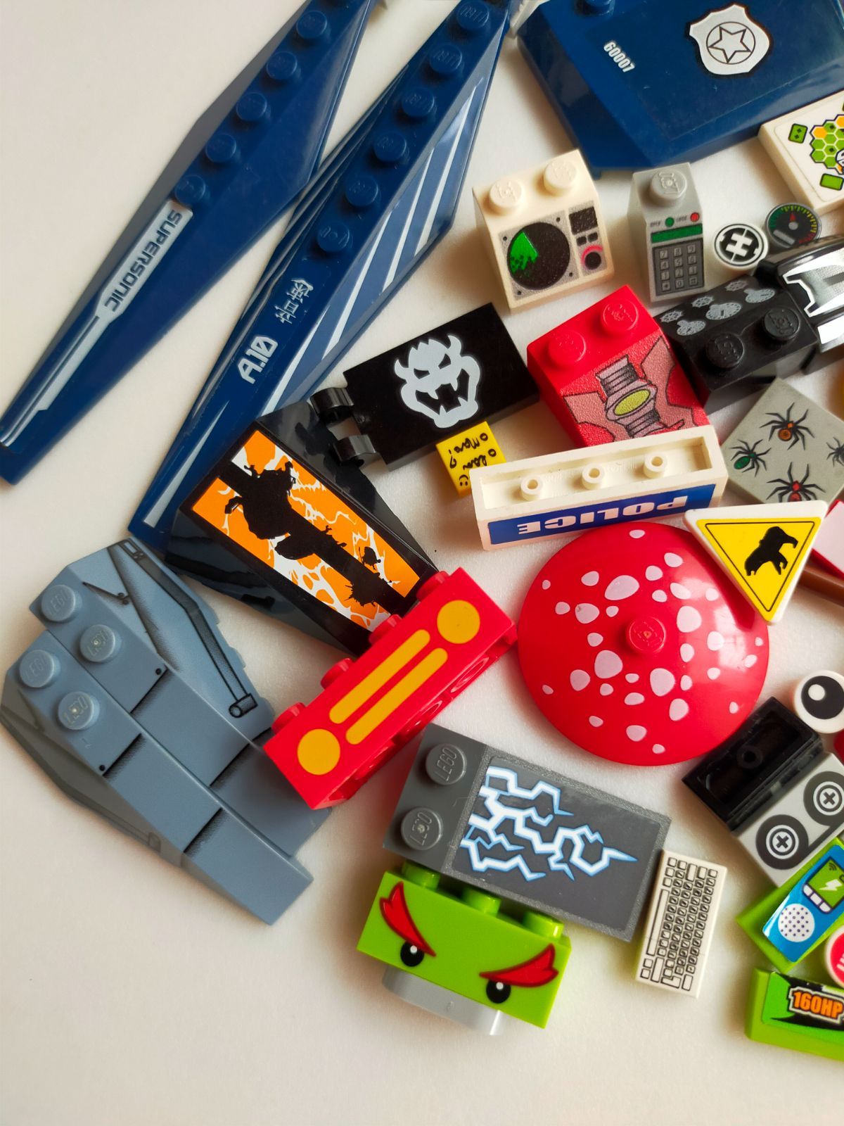 2048】レゴ プリントパーツ大量セット シールパーツ 警察 消防 - おもちゃ