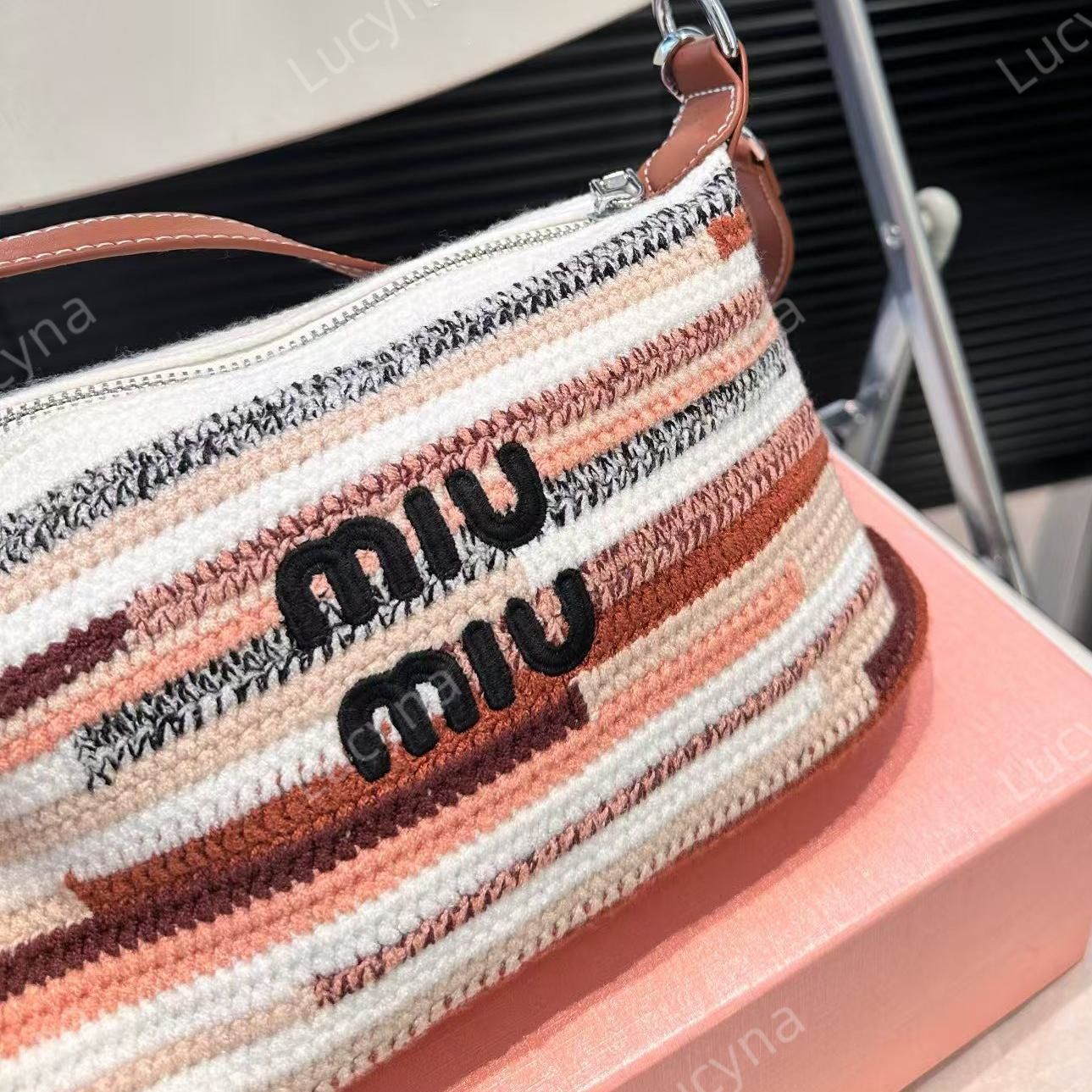 MIUMIU ニットショルダーバッグ