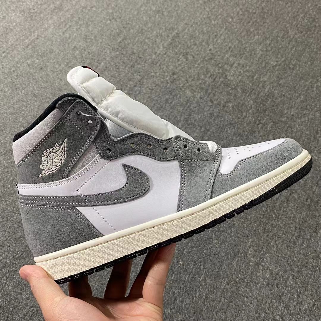 Air Jordan 1 Retro High OG Smoke Grey