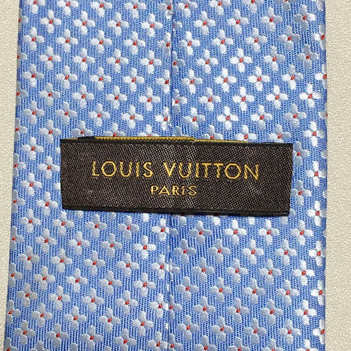 美品 ルイヴィトン Louis Vuitton ネクタイ シルク100% ライトブルー 美品 ルイヴィトン Louis Vuitton ネクタイ シルク100% ライトブルー