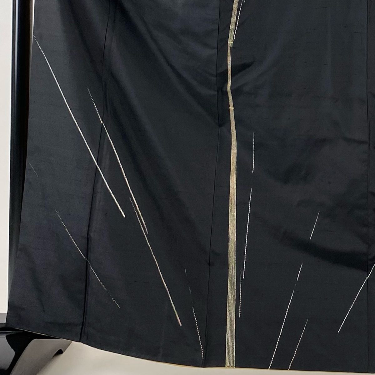 付下げ 身丈163.5cm 裄丈66cm M 袷 紬地 落款 幾何学 刺し子刺繍 金糸 黒 正絹