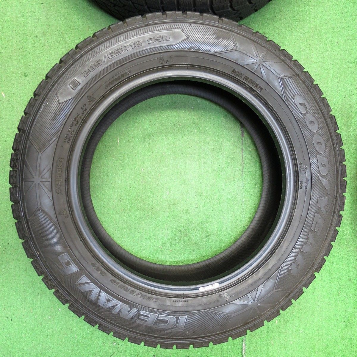 送料無料* バリ溝！8.5分☆スタッドレス 205/65R16 グッドイヤー 