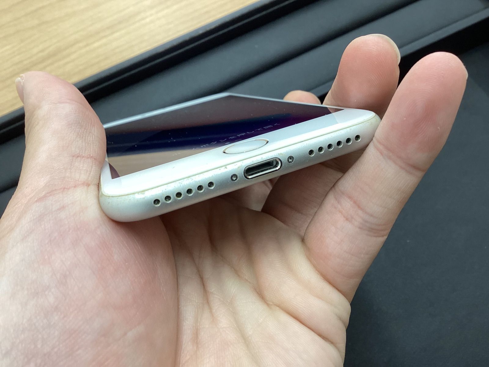 O326 Apple iPhone7 本体 128GB SIMロック解除済み・初期化済み